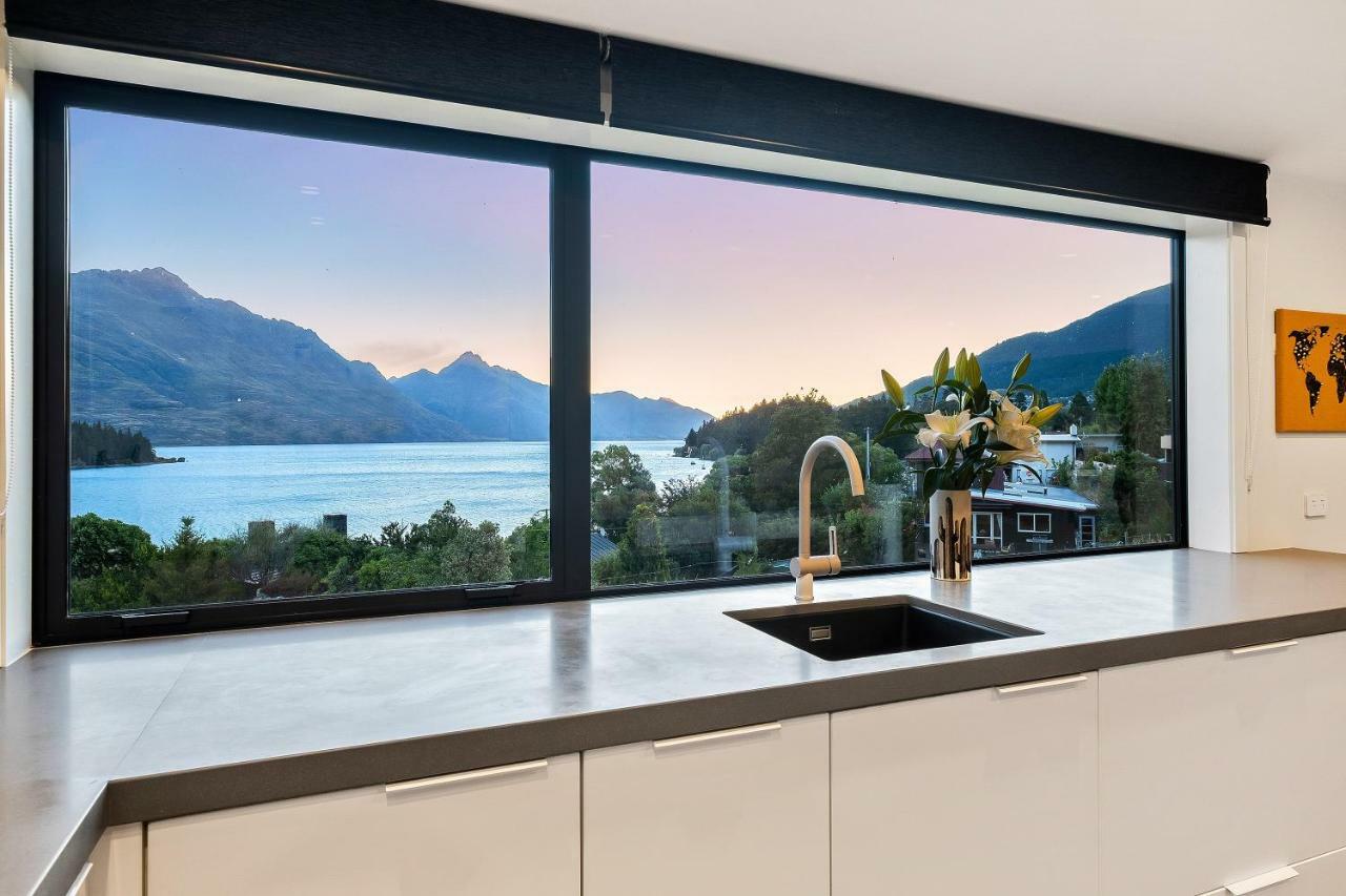 Lakeside Luxury On Suburb Street Queenstown Exterior foto